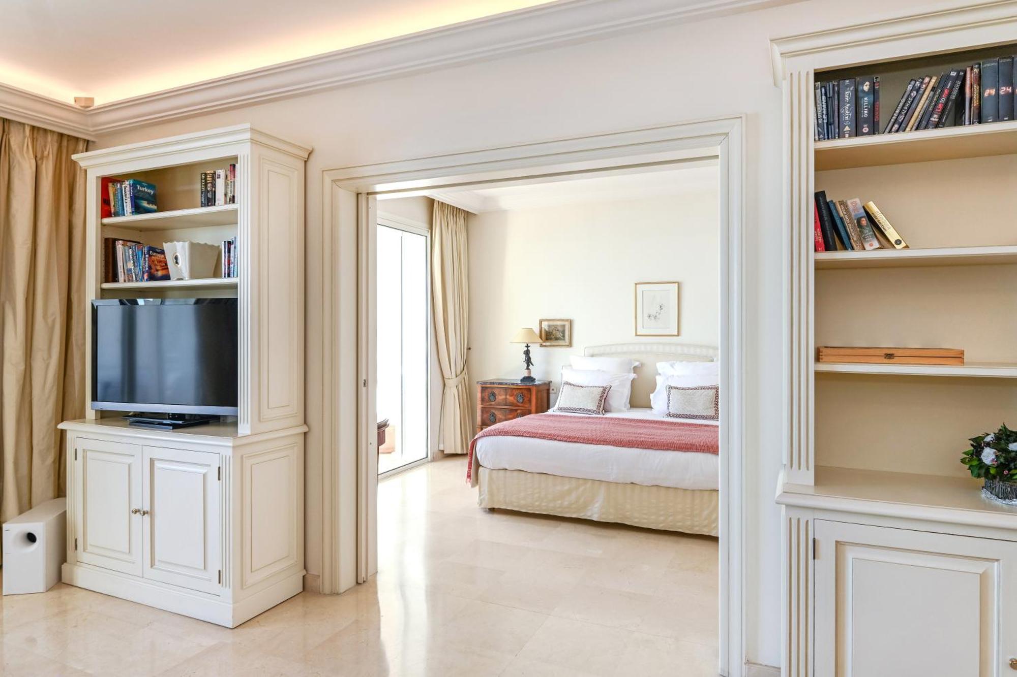 Buckingham & Lloyds - Cannes Exterior photo